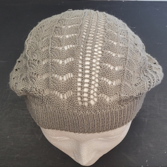 An Ardene Grey beret - Picture 6 of 9